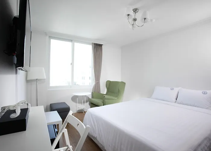 Отель Hillside 3*